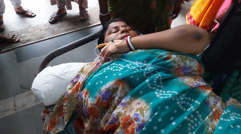 Woman lost hand after auto clashed with lorry, dies next day | Sangbad Pratidin