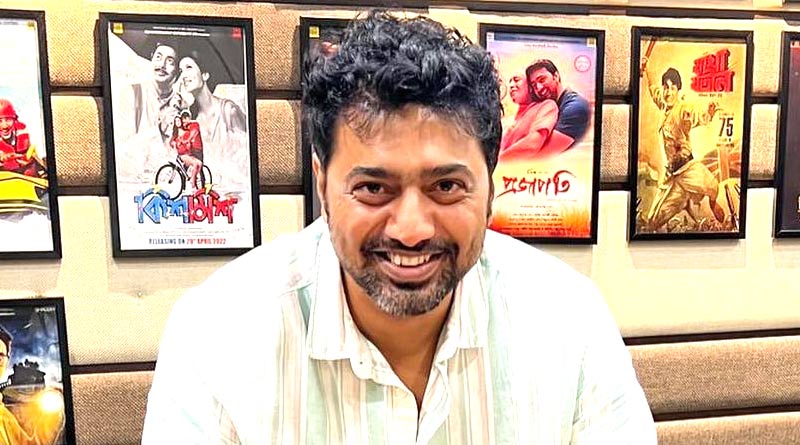 Dev uploaded shirtless selfie with a news | Sangbad Pratidin