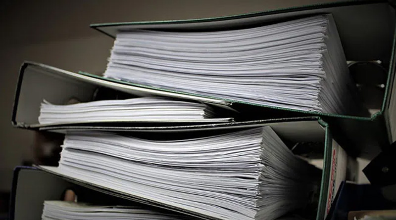 MP Man Gets 40 thousand Page Reply To RTI Query and Brings Docs Home Stuffed In SUV | Sangbad Pratidin