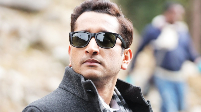 Parambrata Chatterjee playing lawyer in Awasthi Vs Awasthi, shares first look | Sangbad Pratidin