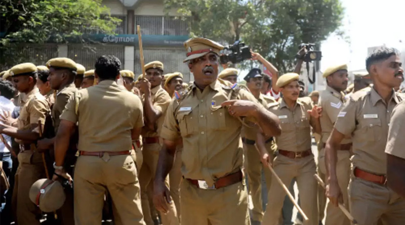 Hindu man with his Muslim friend heckled and thrashed by mob in Gujarat