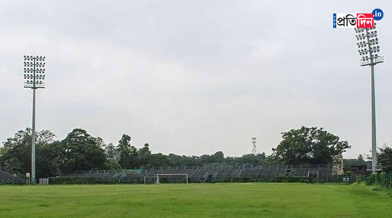 A supporter of Mohammedan Sporting died while watching the game of beloved club । Sangbad Pratidin