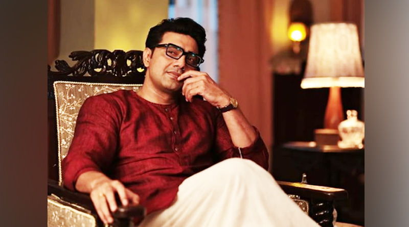 Tollywood actor Dev got trolled for clicking picture in Dakshineswar temple | Sangbad Pratidin