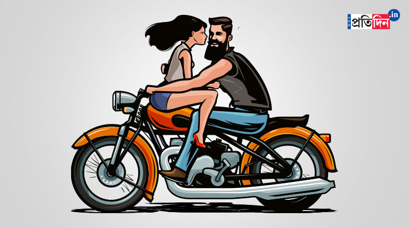 Rajasthan couple seen kissing on moving bike and cops take action | Sangbad Pratidin