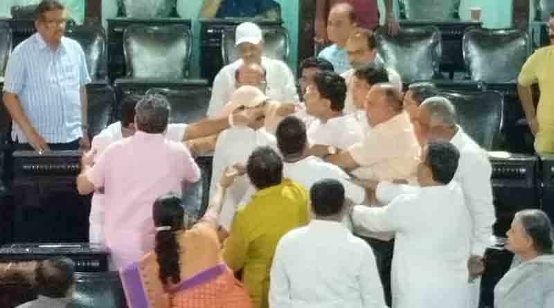 BJP-TMC councilors clash in KMC | Sangbad Pratidin