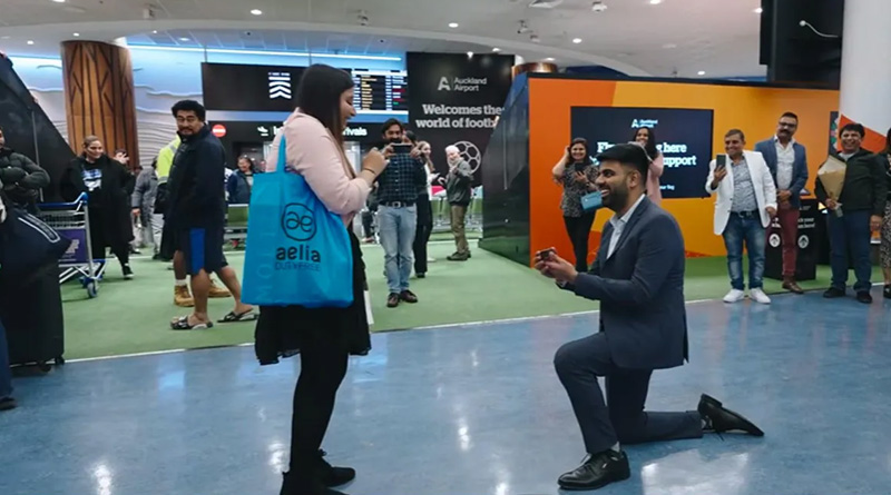 Man proposes girlfriend over public address system of Auckland Airport | Sangbad Pratidin