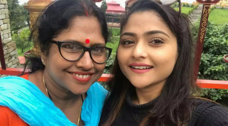 Aindrila Sharma's mother took part in plantation programme| Sangbad Pratidin