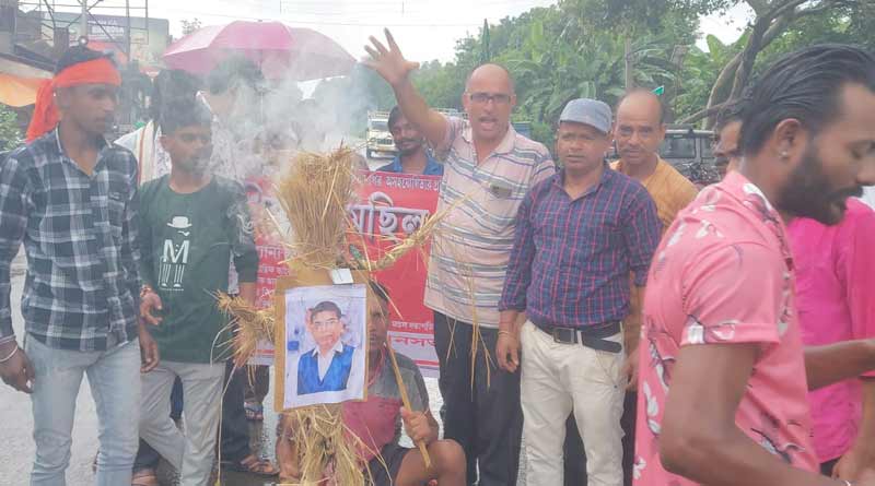 BJP worker stages protest against MP Subhas Sarkar | Sangbad Pratidin