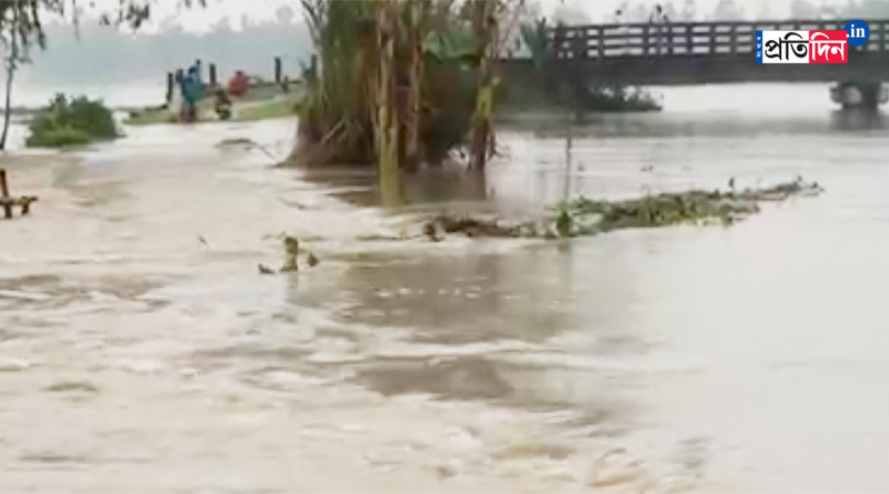 Flood situation in Bangladesh: Districts in north adjacent to Teesta River suffer from overflow | Sangbad Pratidin