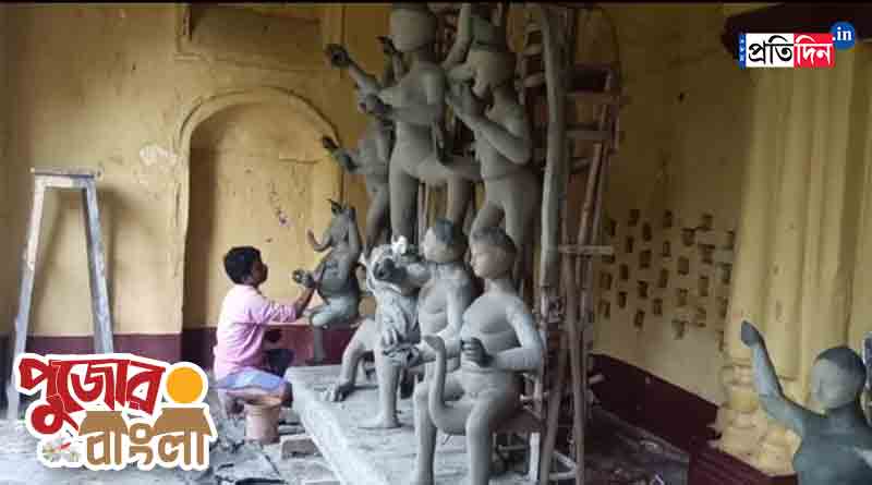 Gramer Durga Puja: Silver broom and fan used in Durga Puja of Baruipur Zamindar Bari | Sangbad Pratidin