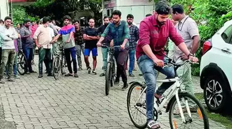 Engineers for cycle Test to become peons in Kerala | Sangbad Pratidin