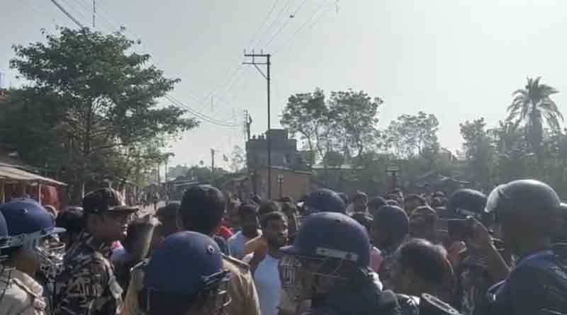 Clash broke out between two group of people in Malda | Sangbad Pratidin