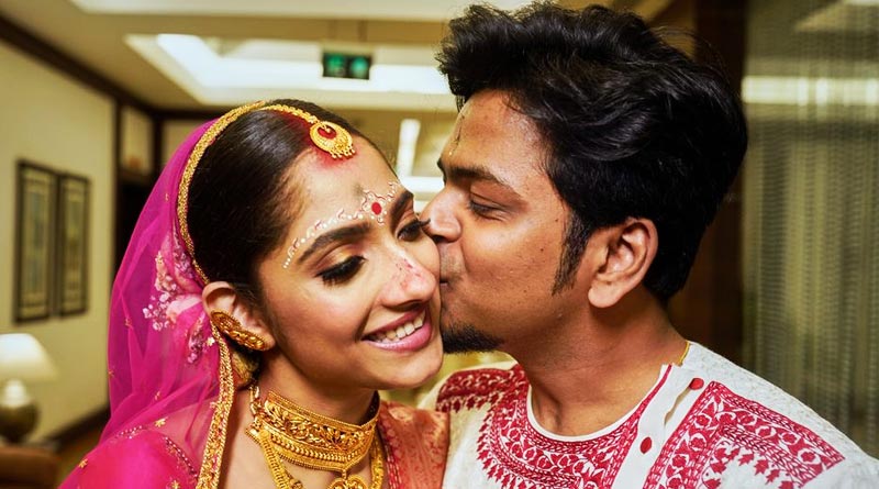 Singer Durnibar Saha, Mohor Sen shares pregnancy news | Sangbad Pratidin