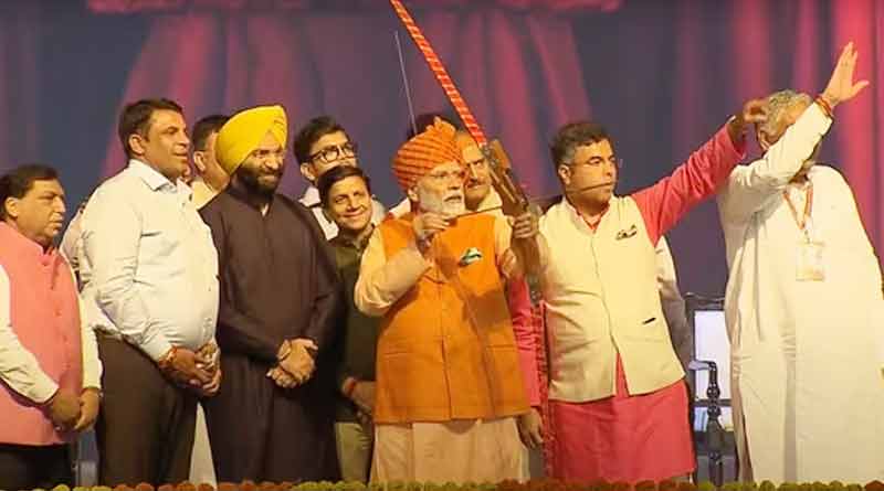 Let this be the burning of those forces which try to divide India name of casteism, says Modi। Sangbad Pratidin