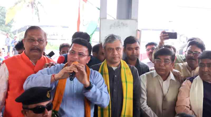 Railway minister's special train ran late, creates buzz