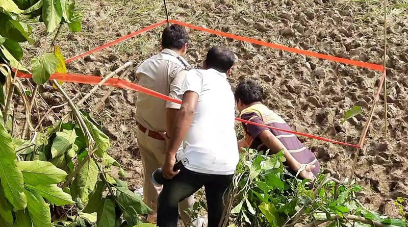 Deadbody of a boy of neighbouring district found into a bag at West Midnapore | Sangbad Pratidin