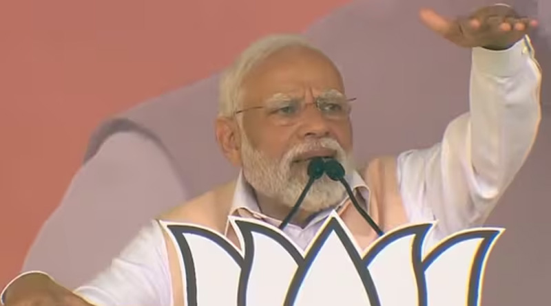 People climbs in tower to see PM, Narendra Modi reacts | Sangbad Pratidin