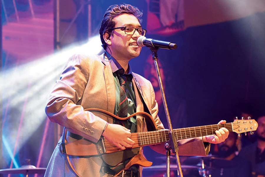 Accident at Deganga Book fair, many injured after barricade collapsed at Anupam Roy's programme | Sangbad Pratidin