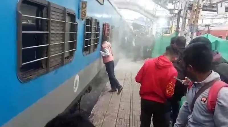 Fire reported in Bhubaneswar-Howrah Jan Shatabdi Express । Sangbad Pratidin