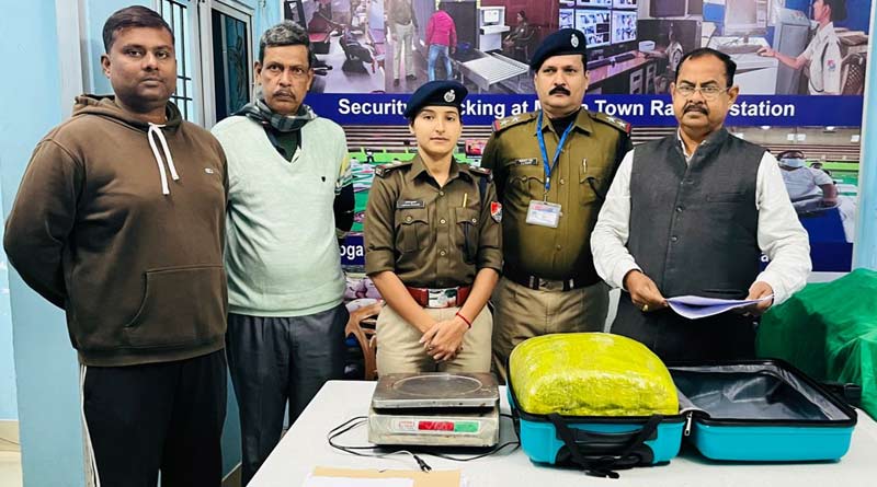 Four arrested from Saraighat Express and huge amount of canabies of worth almost 8 lakh detained | Sangbad Pratidin
