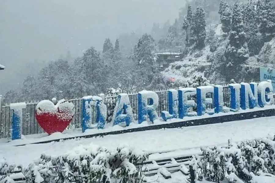 Weather Update: Darjeeling may witness snowfall mid of the week as mentioned in forecast