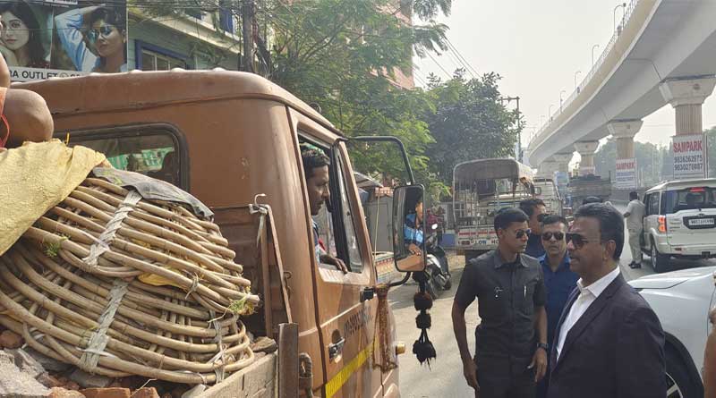 Firhad Hakim stopped truck carrying rubbish, asks police to take stern measure । Sangbad Pratidin