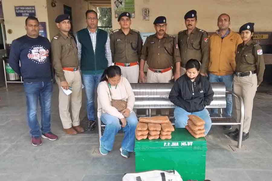 8 kg ganja recovered from train, 2 person arrested | Sangbad Pratidin