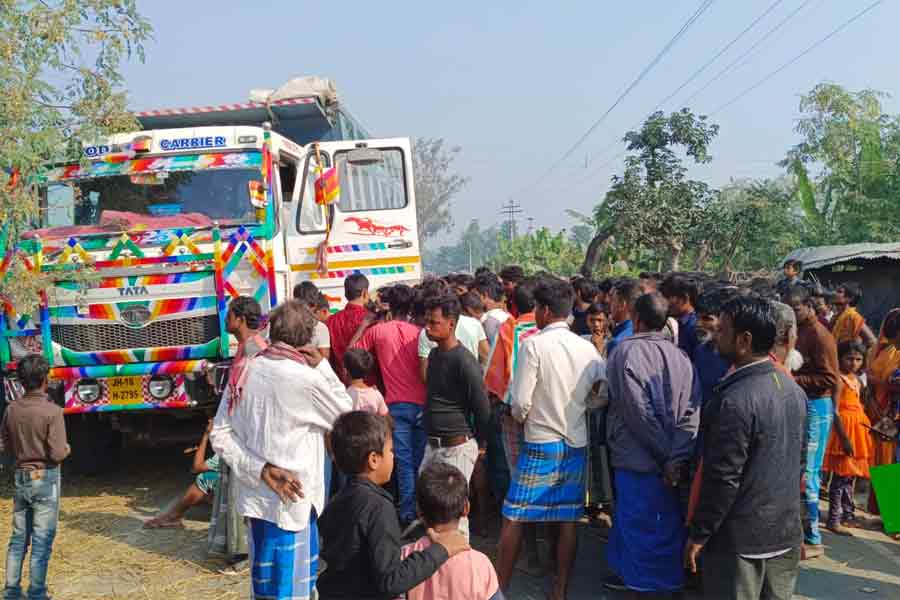 Accident in Malda, one minor girl died | Sangbad Pratidin
