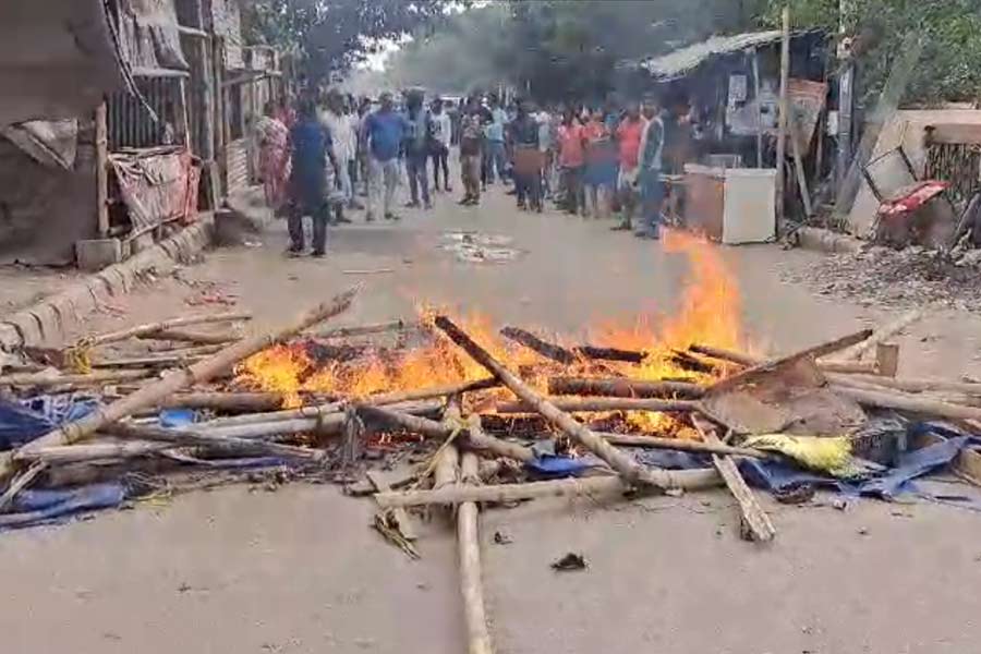 New Town eviction drive ends in chaos, Three NKDA staffs attacked | Sangbad Pratidin