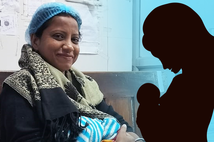 Nurse of Rampurhat Medical College becomes 'mother' by breastfeeding of 7 days old child after own mother suffers from high fever | Sangbad Pratidin