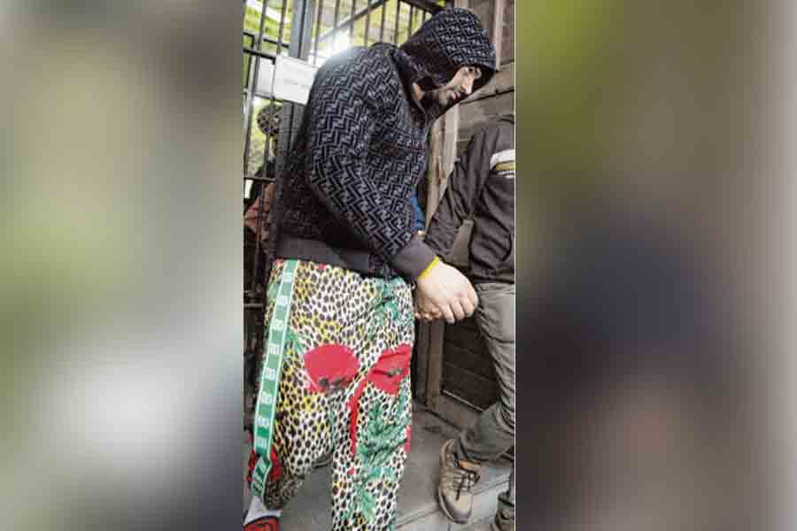 Pandey Brothers aide arrested at Mumbai by ED | Sangbad Pratidin