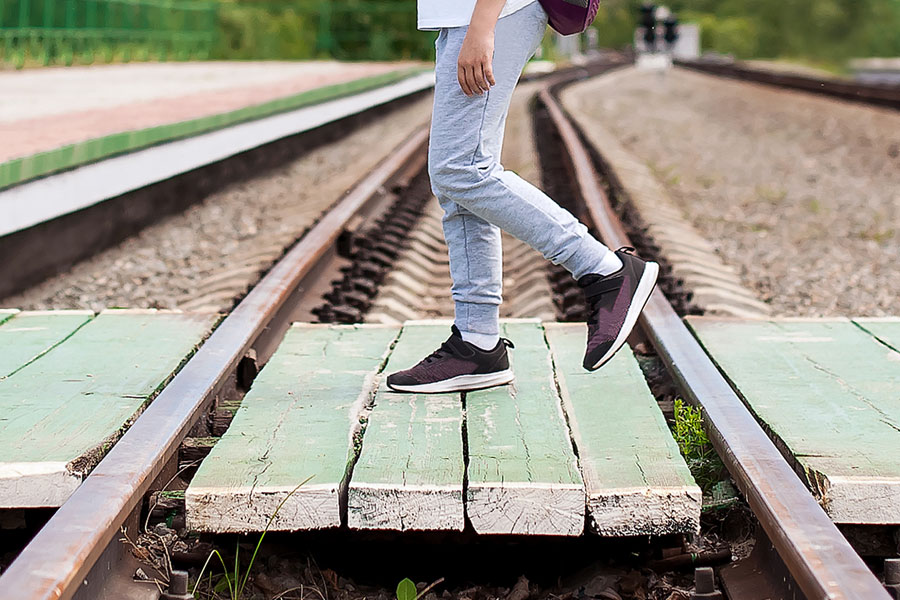 Eastern Railway bans movement on rail track after three students died while making reels | Sangbad Pratidin