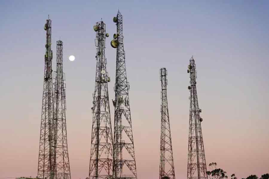 Drunk man climbed mobile tower in shantipur