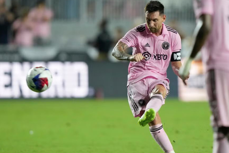 Lionel Messi has reached out to Marcos Rojo about a possible move to MLS । Sangbad Pratidin