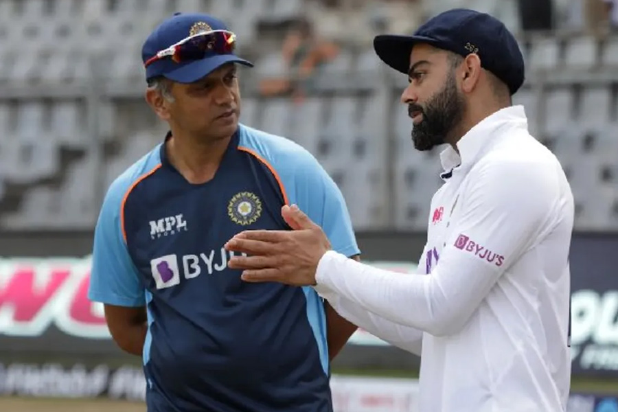 Rahul Dravid bowls at India net, Virat Kohli follows, video goes viral | Sangbad Pratidin