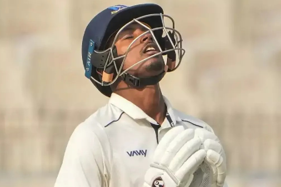 Ranji Trophy 2023-24: Bengal in a commanding position against Andhra Pradesh after fighting innings of Abhishek Porel। Sangbad Pratidin