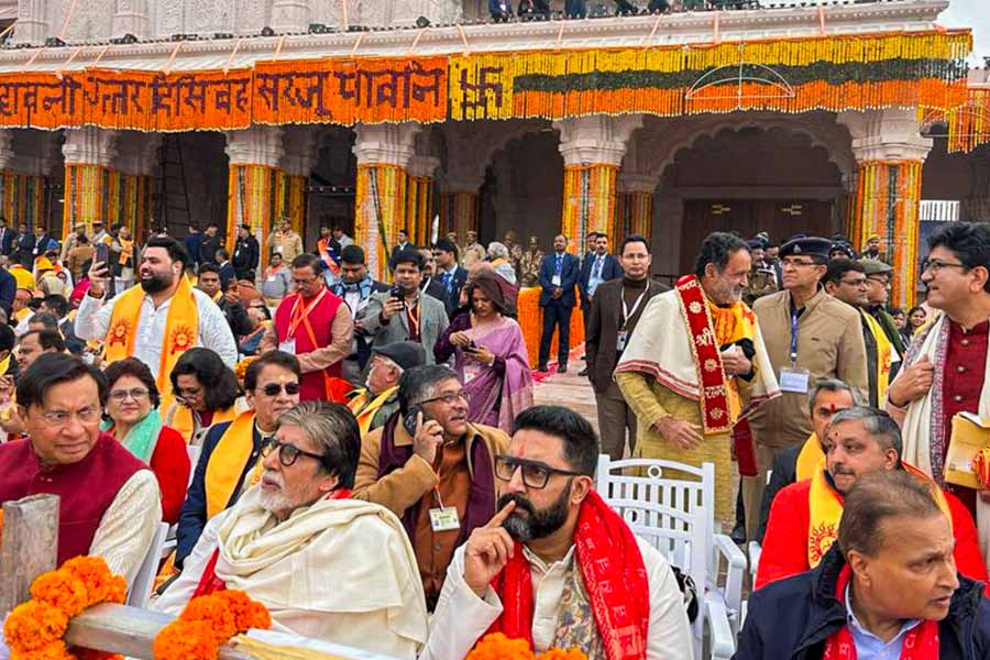 Amitabh_Abhishek-1