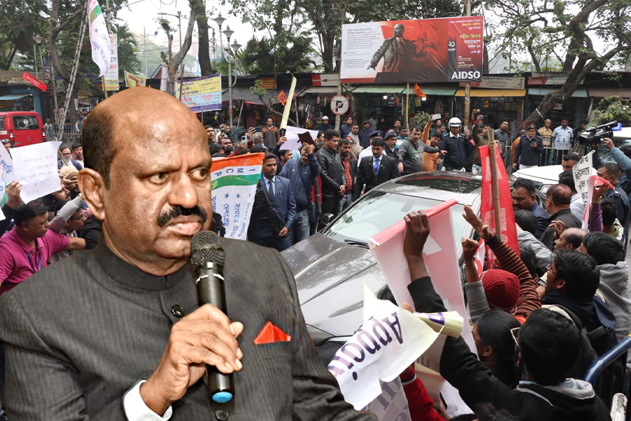 WB Governor C V Anand Bose faces agitation from students at University of Calcutta