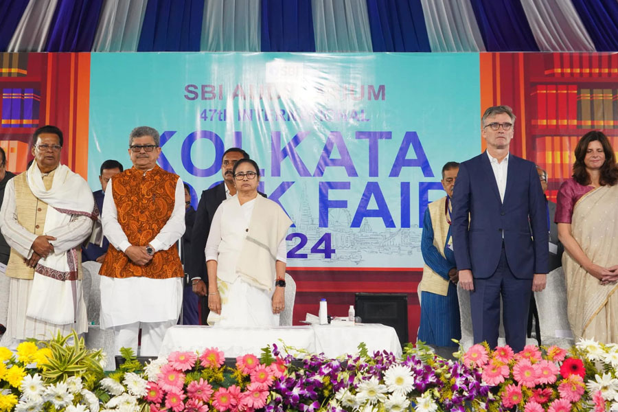 Mamata Banerjee to publish 7 books in 2025 book fair | Sangbad Pratidin