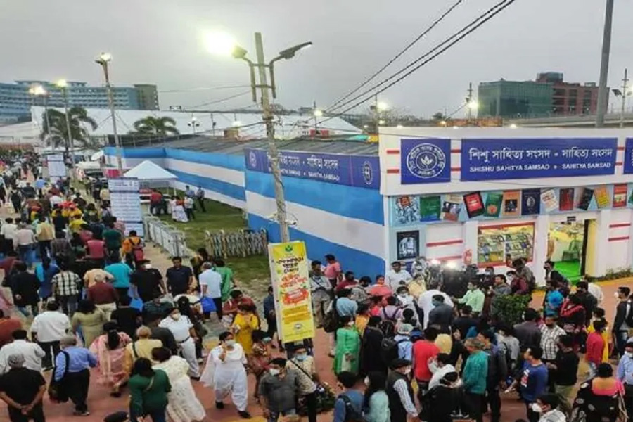 Questions are raised about crowded Kolkata International Book Fair | Sangbad Pratidin
