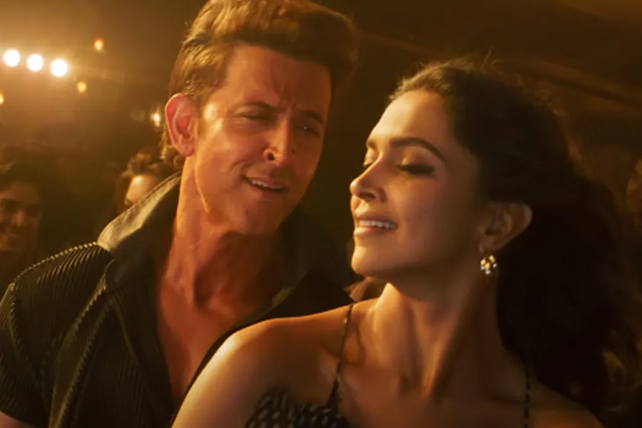 'Fighter' box office Day 5: Hrithik-Deepika's film eyes Rs 150 crore in India| Sangbad Pratidin