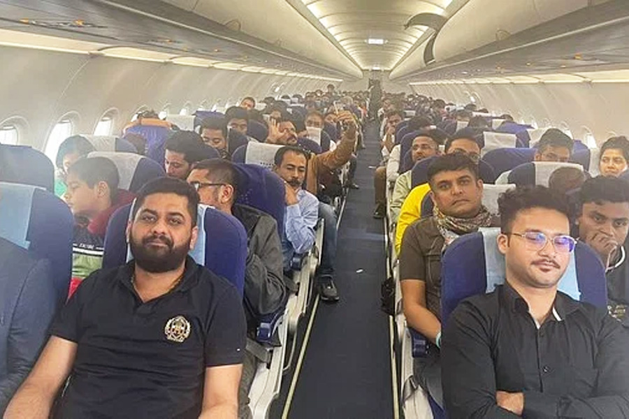 Today Guwahati-bound IndiGo flight diverted to Dhaka | Sangbad Pratidin