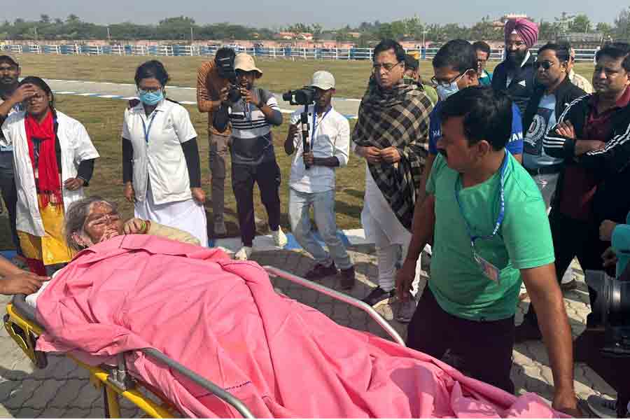 Air Ambulance helps pilgrim to back Kolkata from Gangasagar for treatment