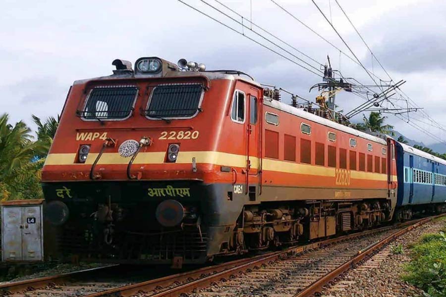 Train Delay for 9 hours in Kolkata Station