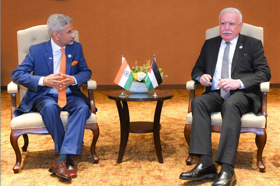 S Jaishankar meets Palestinian FM Dr. Riyad al-Maliki in Kampala। Sangbad Pratidin