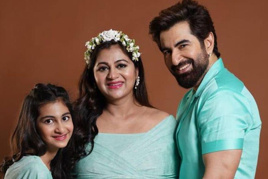 Actor Jeet shared first glimpse of his son, reveals name in caption | Sangbad Pratidin