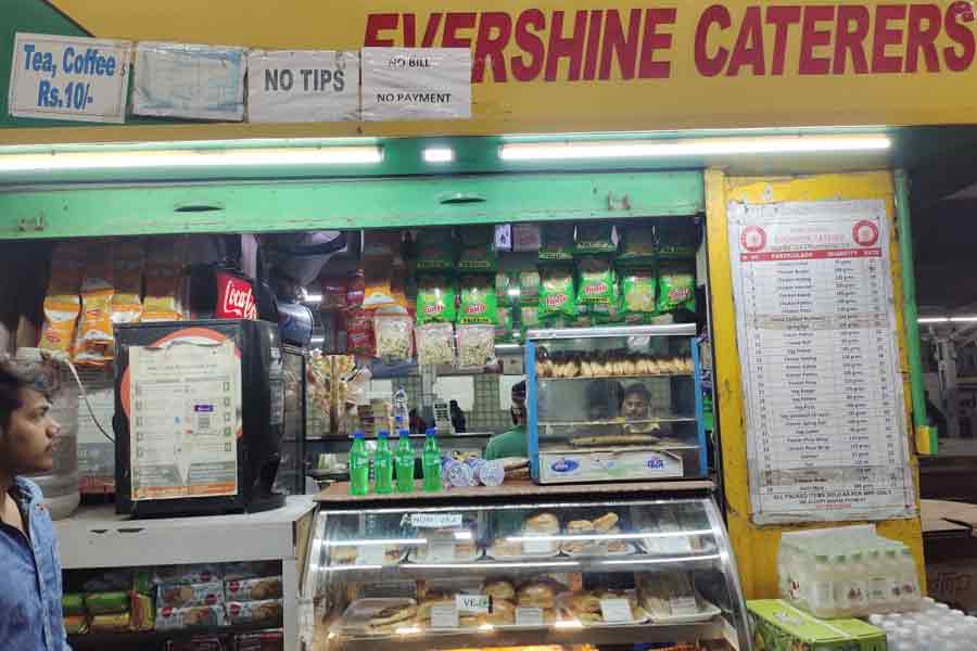 Workers of Railway felt sick by taking Soft drinks which exhausted expiry date at Kolkata Station