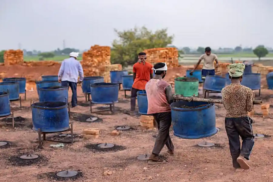 India likely to announce social security fund for informal workers। Sangbad Pratidin