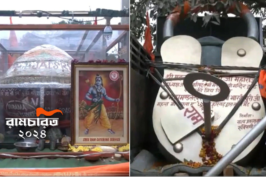 World's largest lock and Key reached Ayodhya | Sangbad Pratidin