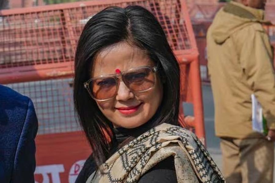 SC issues notice to Lok Sabha secretary general on Mahua Moitra's expulsion | Sangbad Pratidin